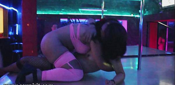  sexpirit.com two sluts dancing at the stripper pole